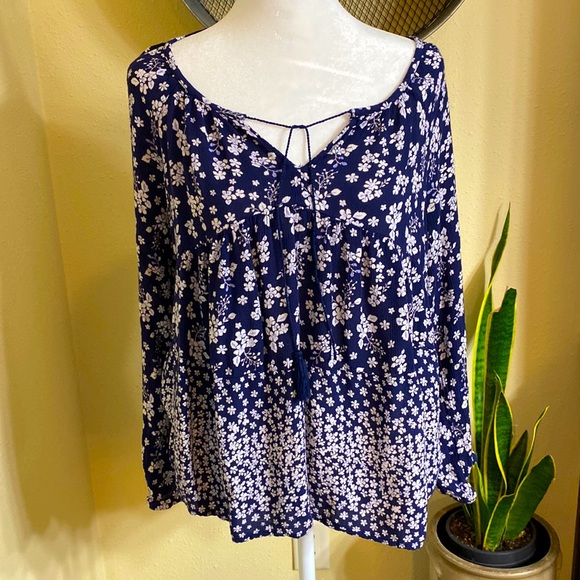 Old Navy Tops - Old Navy blue floral top size large